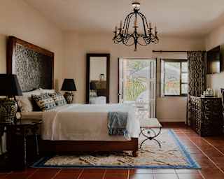 Casa Fuente's Deluxe Junior Suite combines history and elegance, with crisp bed linen, white walls, dark wood and antiques.