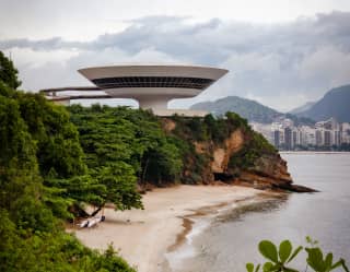 The Niterói Contemporary Art Museum stands on the eastern headland of Boa Viagem beach, like a recently landed UFO