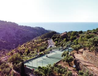La Residencia tennis court