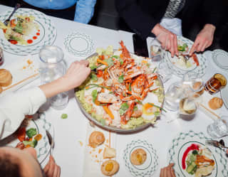 group of friends sharing a big seafood plate at Dav Mare restaurant