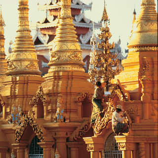 Visite de la pagode de Shwedagon au lever du soleil