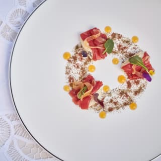 Birds-eye-view of a circular plate with a contemporary salad starter