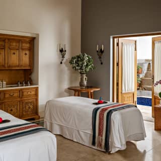 treatment bed at Hypnoze spa
