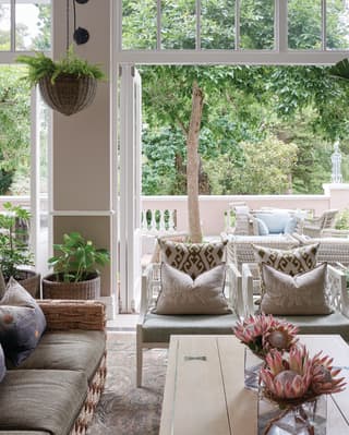 Open bi-folds and pot-plants bring the outside into the Lounge, where a chic area with luxurious seating beckons relaxation.