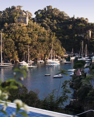 Vista di Portofino dalla piscina di Belmond Hotel Splendido