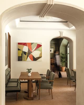 Tables and chairs of the DaV Mare dining room framed by an archway