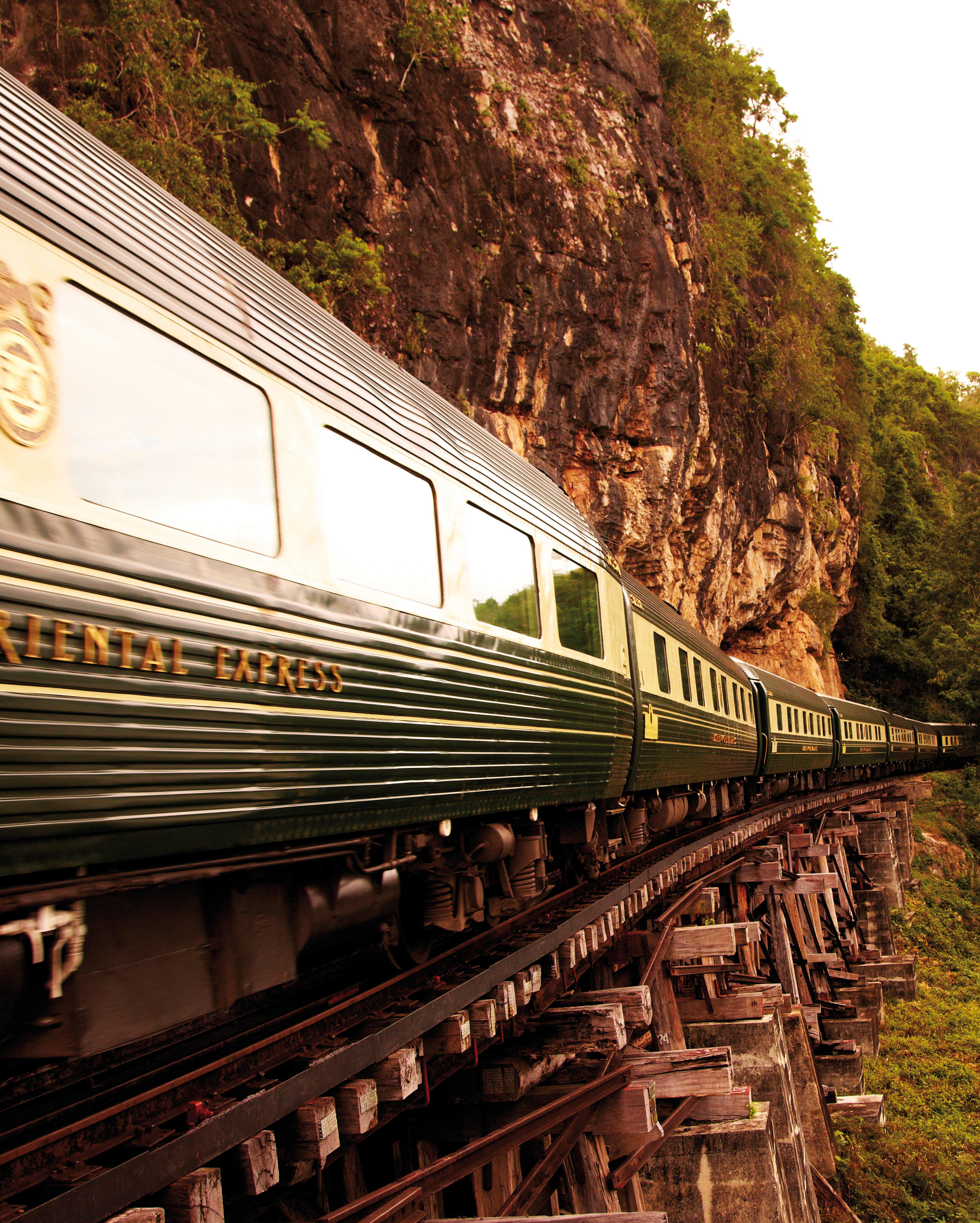 The best travel train. Поезд Eastern & oriental Express. Eastern & oriental Express (Таиланд / Сингапур). Orient Express поезд. Путешествие на поезде.