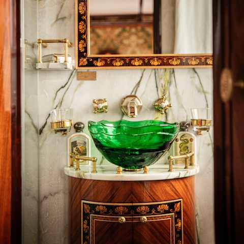 【激レア】VENICE SIMPLON ORIENT-EXPRESS貯金箱 Venice Simplon-Orient-Express Cabins | Luxury Grand Suites