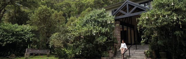 Belmond Sanctuary Lodge - Hotel in Machu Picchu, Peru. Views of the  mountain Huayna Picchu (Young Mountain) from the Machu Picch Stock Photo -  Alamy