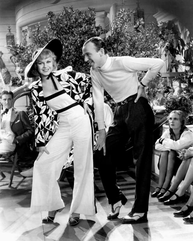 Black and white image of Ginger Rogers and Fred Astaire striking a pose in monochrome outfits in the film Flying Down To Rio.